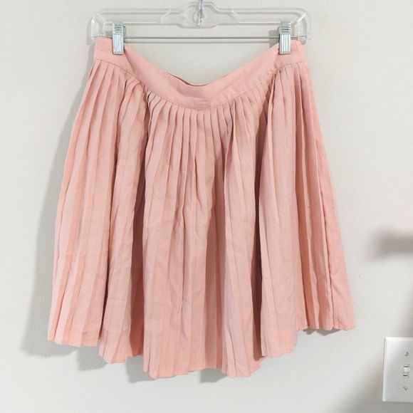 H&M soft pink pleated skirt - Picture 2 of 5